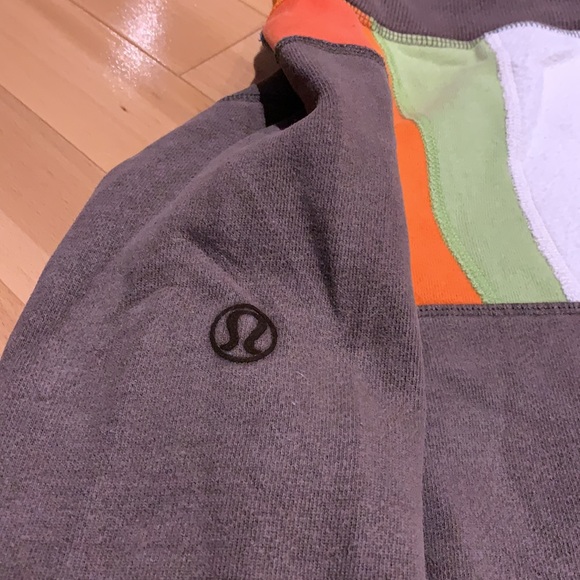 Lululemon Brown Scuba Hoodie Igloo Sunrise pattern - Size 10 - Picture 9 of 16